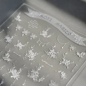 Autocollants 3D pour ongles avec motifs floraux blancs et papillons en relief