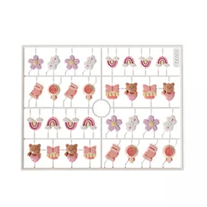 Assortiment de breloques en résine arc-en-ciel et ours pour papeterie sur support