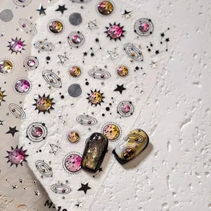 Adesivi per unghie 3D a tema cosmo e pianeti con finiture metalliche argento e glitter