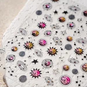 Adesivi per nail art con pianeti cartoni animati e motivi stellari in lamina