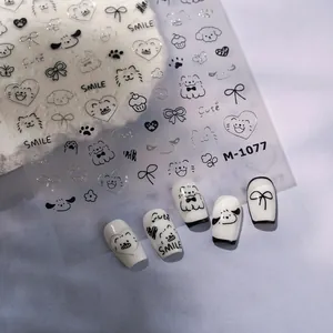 Autocollants à ongles mignons avec chiens et chats en finition noire mate et argent