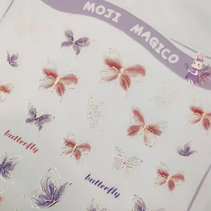 3D-Holografie-Schmetterlings-Nagelsticker in Violett und Rosa mit Goldfolie