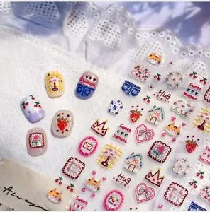 Détail de stickers à ongles 3D avec motifs de chats, cerises et cœurs en relief