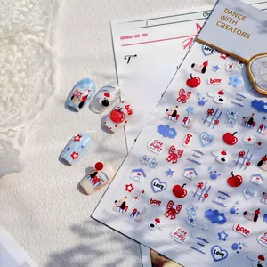 Détail de stickers à ongles coréens avec motifs de chiots mignons et de cœurs