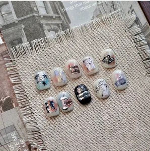 Détail de stickers 3D pour ongles avec motifs papillon, fleurs et graffitis variés