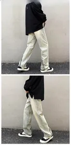 Detailansicht der gewaschenen Herren-Straight-Jeans mit Reißverschlussschlitz am Saum