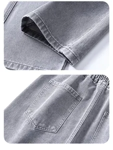 Dettaglio dei jeans con risvolti sul fondo, cuciture rinforzate e vita elasticizzata