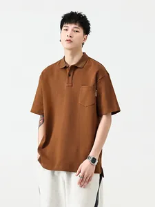 Polo à manches courtes pour hommes en caramel avec col classique et poche poitrine