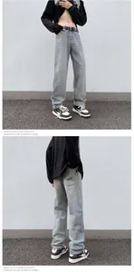 Detailansicht der gerade geschnittenen Herren-Jeans im Vintage-Look mit hellblauer Waschung