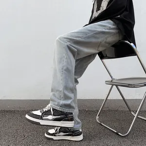 Helle blaue gerade Herren Jeans im Vintage-Wasch-Look und American Streetwear Stil