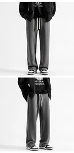 Vue détaillée du pantalon de jogging gris foncé avec cordon blanc pour un style décontracté