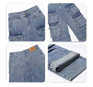 Détails du jean cargo délavé bleu clair avec plusieurs poches et un écusson en cuir au dos