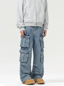 Jean cargo bleu clair délavé vintage avec plusieurs poches et coupe droite streetwear
