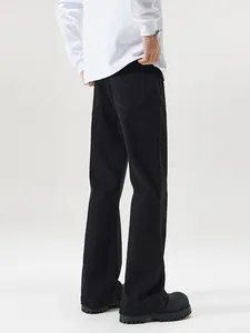 Jean noir évasé high-street pour homme avec coupe classique et délavage noir profond