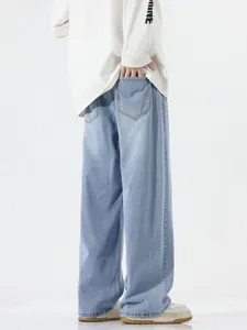 Men's light blue wide-leg jeans with American vintage baggy fit and back pockets
