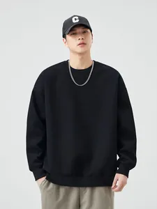 Classic black 405g heavy crewneck sweatshirt in a loose drop-shoulder street style