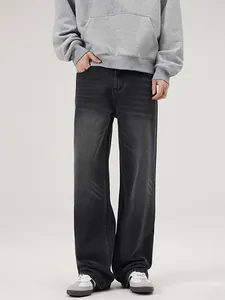 Jeans dritti grigio scuro lavati in stile rétro con baffature vintage per uomo