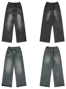 Jean large rétro en gris et bleu avec taille élastique et effet de délavage moustaches