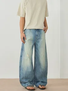 Jean baggy délavé bleu clair pour homme avec coupe large et effets usés de style vintage