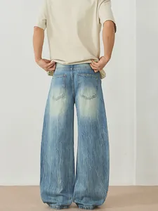 Jean baggy large pour homme bleu délavé avec effet vintage et détails des poches arrière