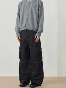 Jean cargo rétro pour homme en denim brut avec grandes poches latérales et cardigan gris