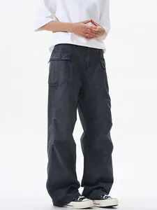 Pantalon cargo rétro gris pour homme coupe large avec poches latérales à rabat