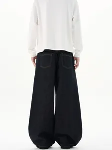 Jean baggy en denim brut noir avec surpiqûres contrastées et coupe large moderne