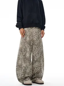 Jean léopard style streetwear américain avec une silhouette ample pour hommes et femmes