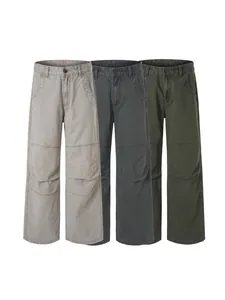 Pantalons cargo vintage en coton kaki, gris anthracite et vert olive posés à plat