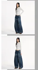 Detailansicht der dunkelblauen Baggy-Jeans mit Vintage-Waschung und weitem Beinverlauf