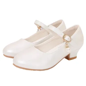 Chaussures Mary Jane nacrées pour filles avec petits talons et un pendentif en perle