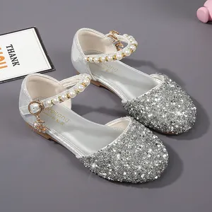 Glitzernde silberne Mary Jane Prinzessinnenschuhe für Mädchen mit elegantem Perlenriemen