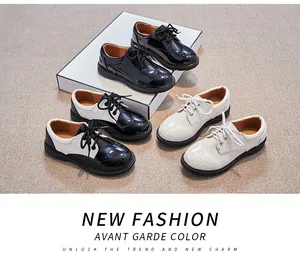 Détails de chaussures richelieu pour garçons en noir, blanc et bicolore avec perforations
