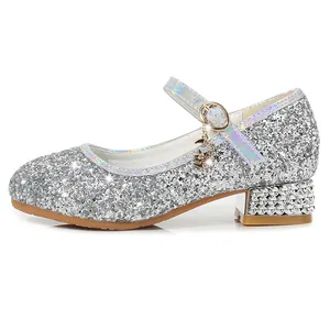 Silberne Glitzer Mädchen Prinzessinnen Schuhe mit Mond Anhänger und Strass Absatz