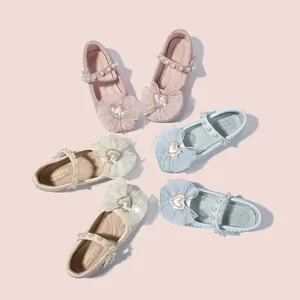 Scarpe Mary Jane da bambina con fiocco e perle in rosa, bianco e azzurro pastello