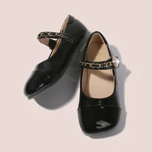 Klassische Mary Jane Schuhe für Mädchen aus schwarzem Lackleder mit Perlenverzierung