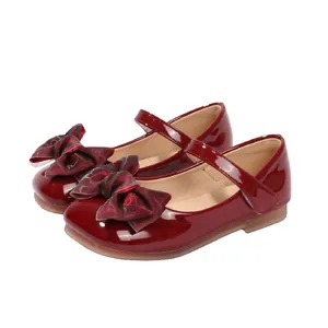 Chaussures Mary Jane rouges vernies pour filles avec un grand nœud en soie élégant
