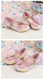 Detailansicht der Mädchen Prinzessin Schuhe mit Schmetterling und glitzerndem Verlauf
