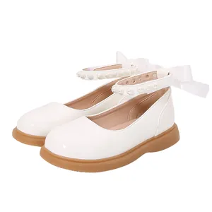 Witte Mary Jane schoenen voor meisjes met parelbandje en grote satijnen strik