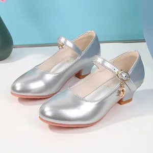 Scarpe Mary Jane argento da principessa per bambine con ciondolo a luna e tacco