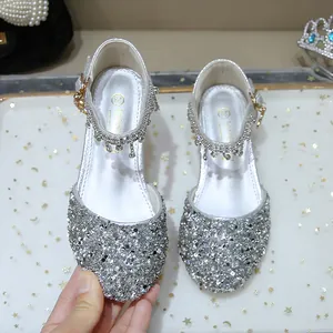 Zapatos de princesa con lentejuelas plateadas para niñas con correas de diamantes y decoro