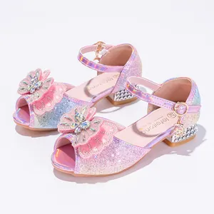 Rosa irisierende Mädchen-Prinzessinenschuhe mit Strass-Schmetterling und Knöchelriemen