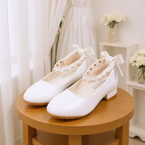 Girls White PU Patent Leather Princess Mary Jane Shoes With Pearls And Bow Low Square Heel Formal Wedding Party Dress Shoes