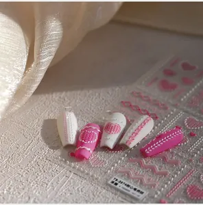 Détail d'autocollants 3D pour ongles motif tricot coeur rose TS-3974 avec effet gaufré