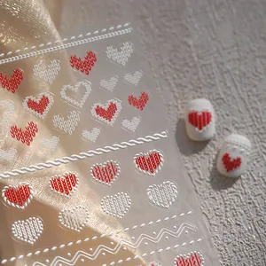 Stickers ongles 5D avec reliefs de cœurs rouges et blancs et textures tricotées chic