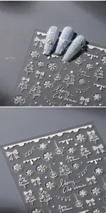 Dettaglio degli adesivi per unghie 3D bianchi di Natale con motivi a fiocco di neve