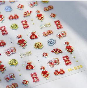Primer plano de pegatinas 3D para uñas de Año Nuevo con brillo y relieve M-939