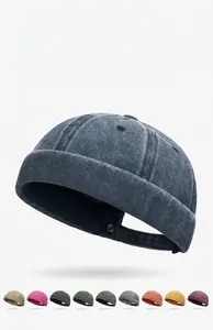 Détail du bonnet miki en denim délavé avec boucle réglable et plusieurs choix de couleurs