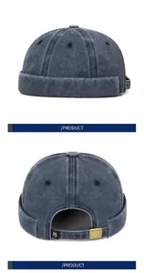 Détails du bonnet docker en denim délavé montrant le profil et la boucle en métal