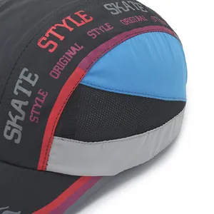 Gorra deportiva transpirable con paneles de malla y estampado skate para protección solar